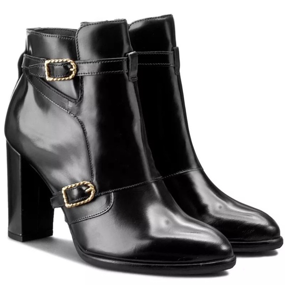 Gigi Hadid -Tommy Hilfiger buckles ankles boots - Picture 8 of 12